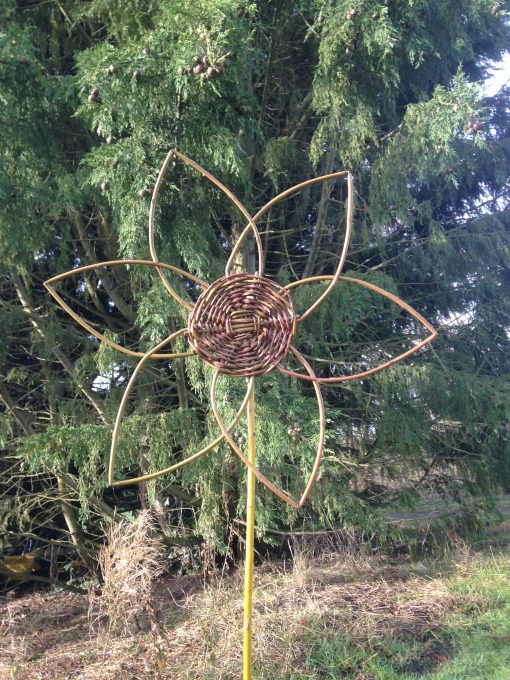 Easy willow project. Woven willow flower at Willows Nursery. Willow garden decoration. Woven willow bulrush decorations using corn dolly weave at Willows Nursery. Buy willow to make.